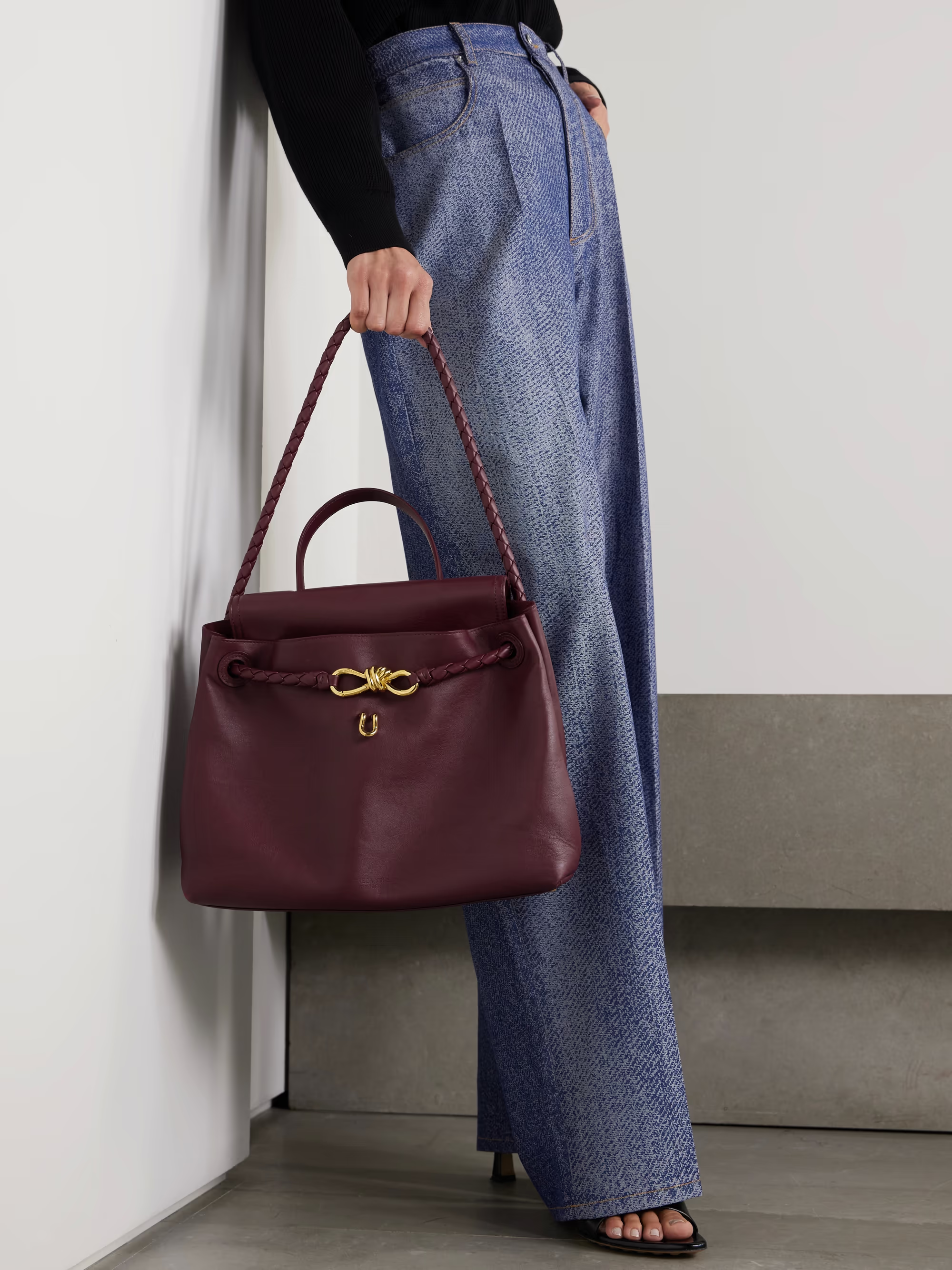 VT - SIXTY Top Handle Bag