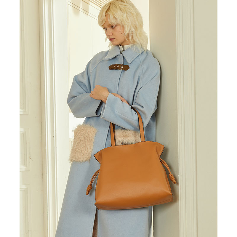 Second-layer Cowhide Magnetic Snap Large Horizontal Square Tote Bag