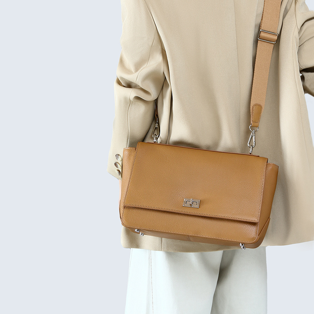 Top-grain Naturally Tumbled Leather Lock Clasp Medium-Soft Tote Shoulder Bag