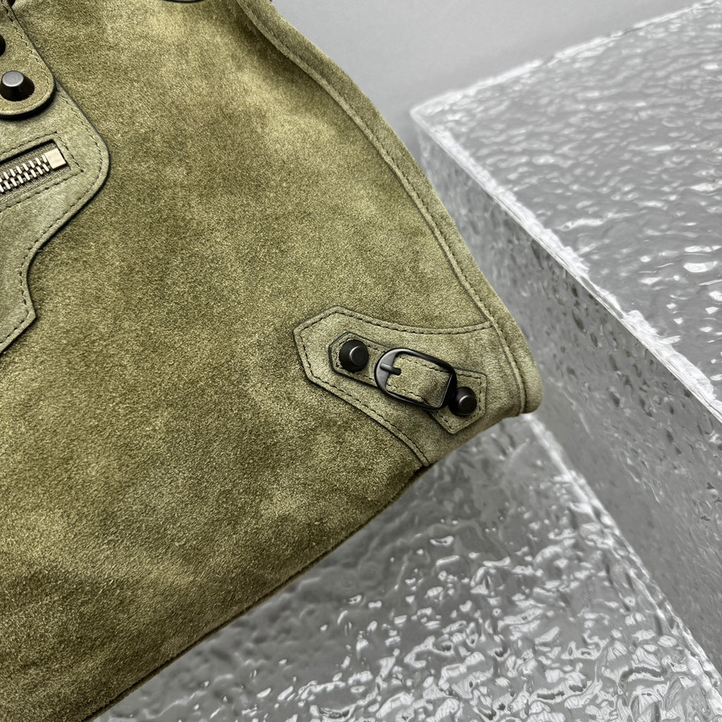 VT - SIXTY Olive Green Light Luxury Fashion Handheld Bag  (can be crossbody)
