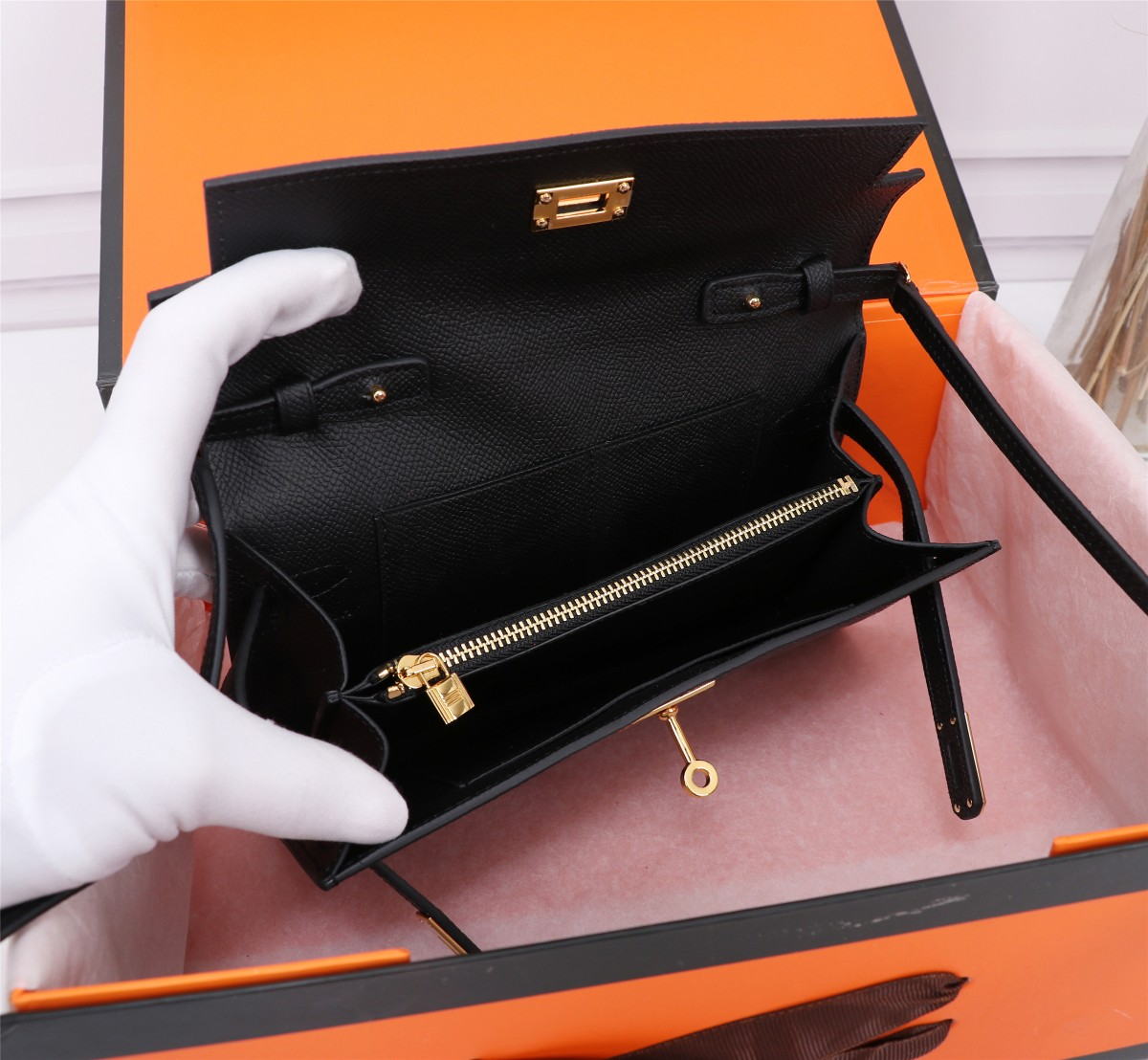 VT - SIXTY Black Gold - Buckle Light Luxury Fashion Lock Square Bag