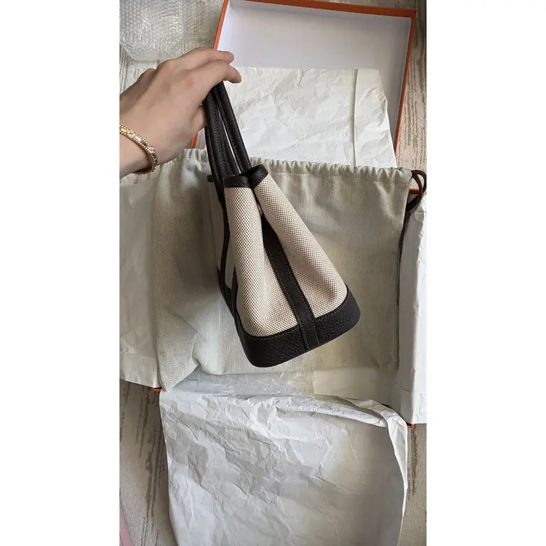 VT - SIXTY Beige and Black Light Luxury Fashion Handheld Bag